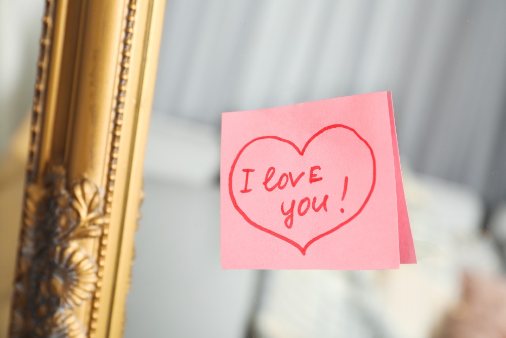 I Love You written on a sticky note.