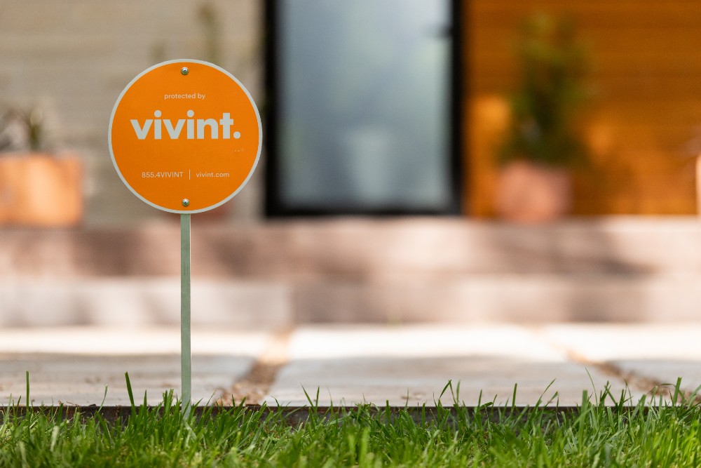 Vivint yard sign.