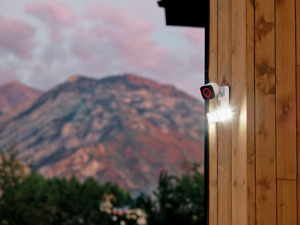 Outdoor Camera with Spotlight Pro and view of mountain