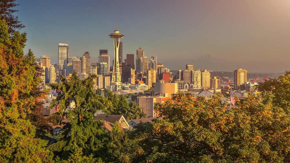 Panoramic view of Seattle skyline seen from Kerry Park with Mount Rainier in background