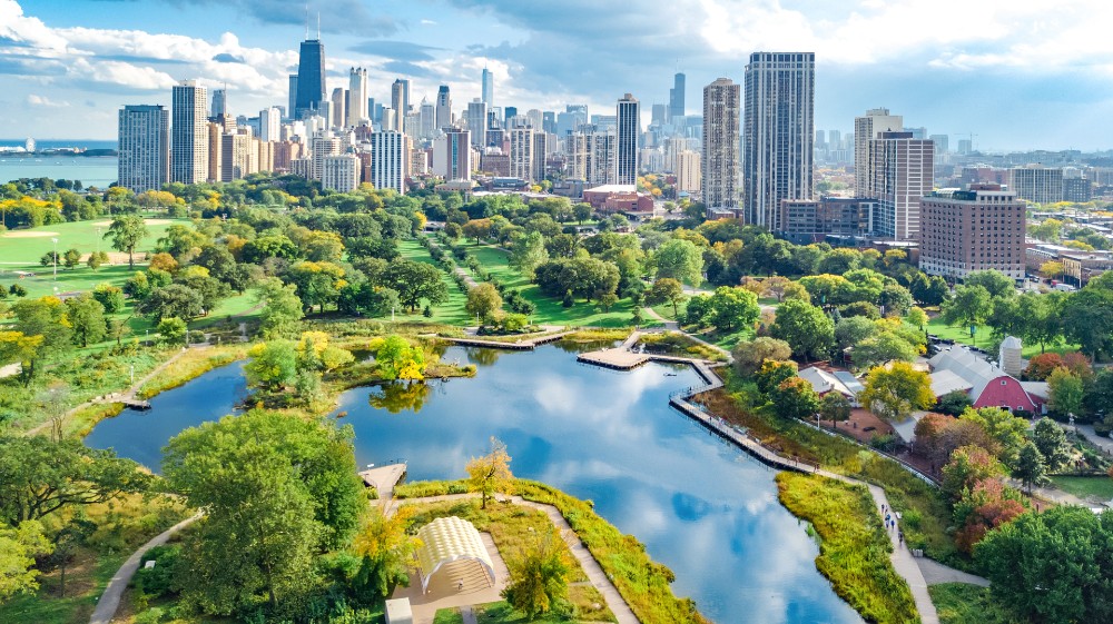 Aerial view of the Chicago city skyline.