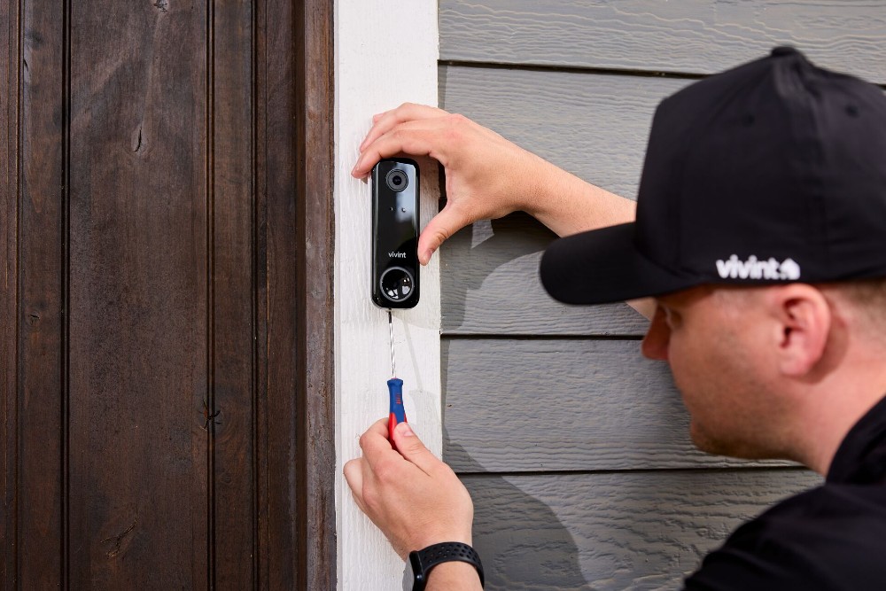 Vivint Smart Home Pro installing a Doorbell Camera Pro