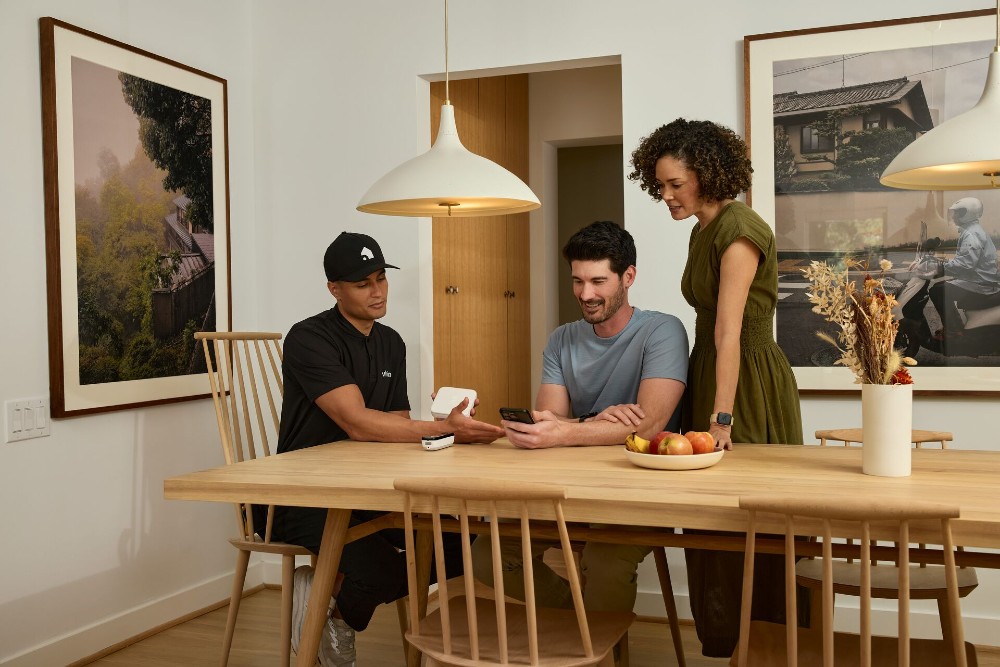 Vivint tech consulting with homeowners.