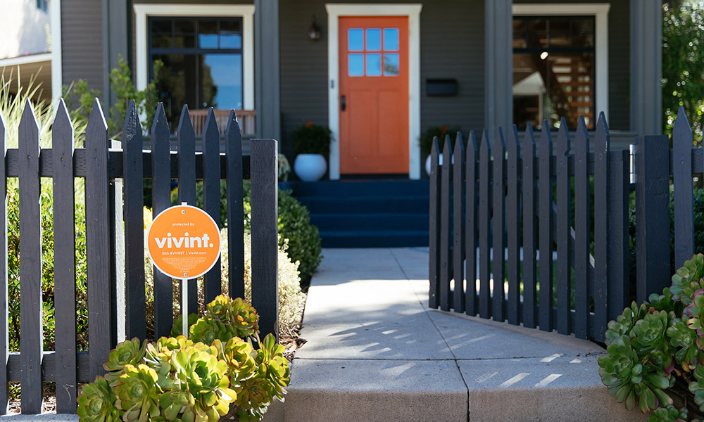 Vivint Sign House Fence