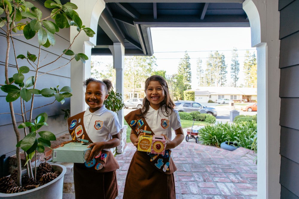 View of Girl Scouts on the front porch through the Vivint Doorbell Camera Pro.