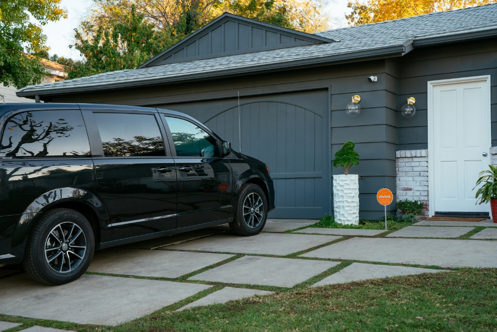 vivint smart home car driveway