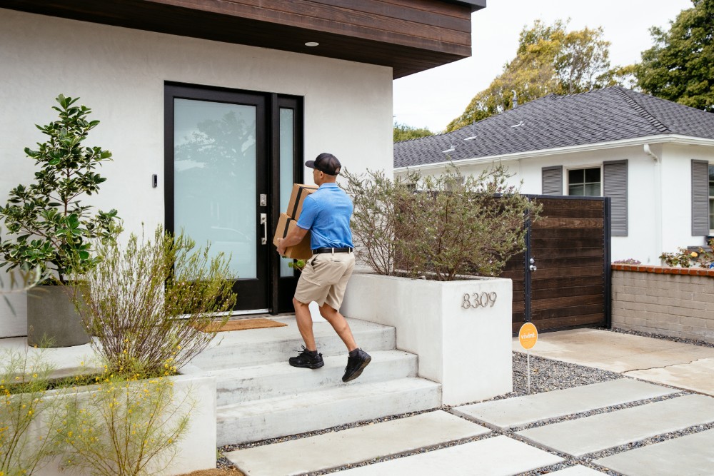 vivint doorbell camera delivery man