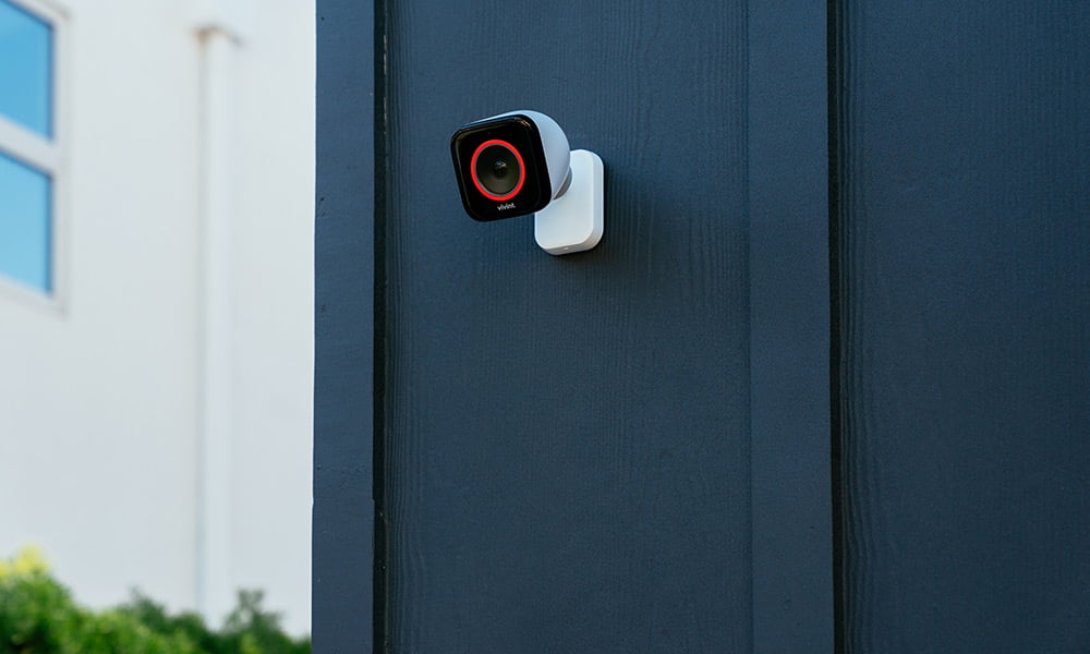 Vivint Outdoor Camera Pro Ring Red Side House.