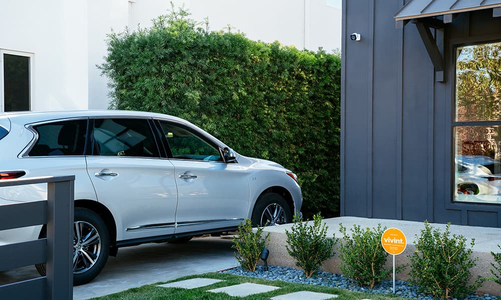 Vivint sign and car