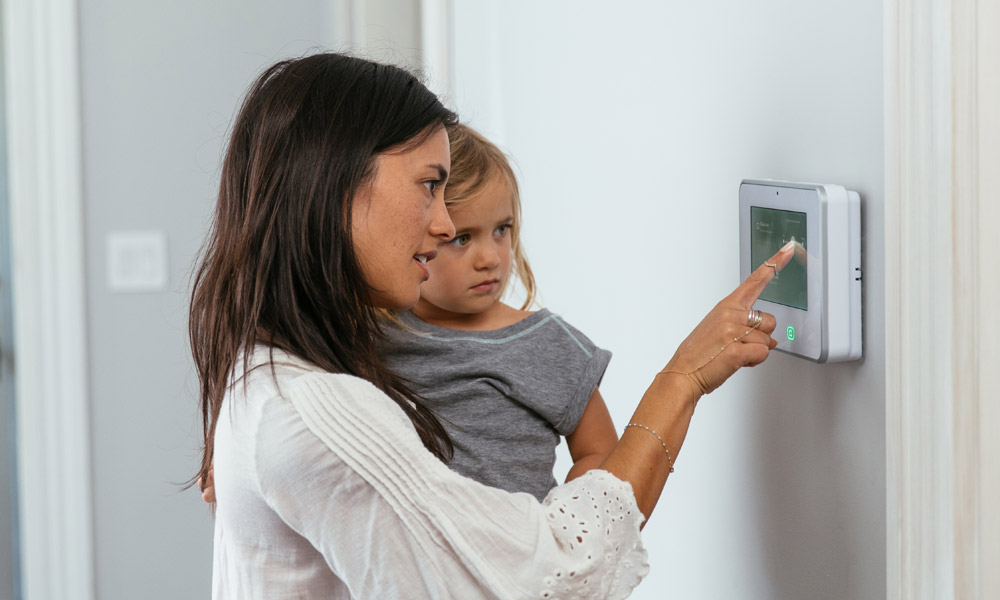 https://images.vivintcdn.com/global/vivint.com/resources/products/panel/mom-daughter-interacting-sky-control-panel.jpg