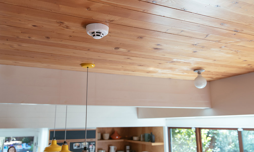 smoke detector on ceiling